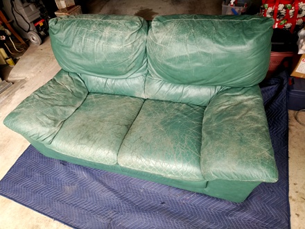 ソファーの擦れによる色落ち補修前